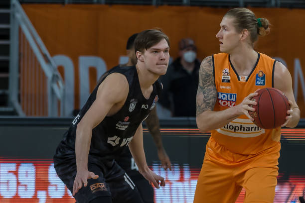 是高中生出 是高中生出